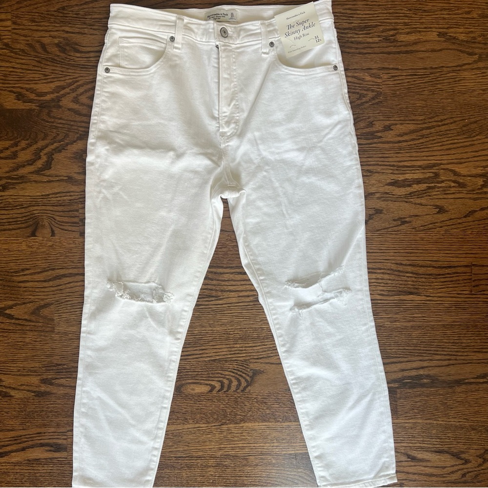 Abercrombie & Fitch White Distress Jeans (31 Short)
